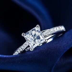 Private Label Silver Princess-Cut Solitaire Ring with Clear Stone